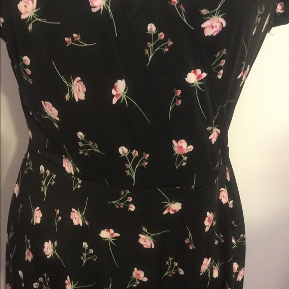 BLACK FLORAL SHORT SLEEVE TUNIC DRESS - Picture 6 of 8